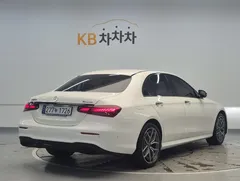 2023 Mercedes-Benz E-Class E220d 4MATIC AMG Line — фото 4