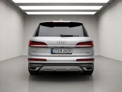2022 Audi Q7 45 TDI Quattro Premium — фото 4
