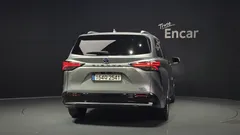 2022 Toyota Sienna 2.5 Hybrid 2WD, серый — фото 4