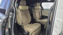 2022 Toyota Sienna 2.5 Hybrid 2WD, серый — фото 15