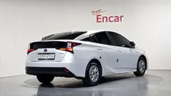 2021 Toyota Prius 1.8, белый — фото 2