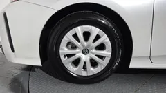 2021 Toyota Prius 1.8, белый — фото 5