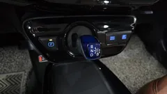 2021 Toyota Prius 1.8, белый — фото 9
