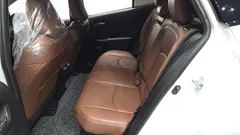 2021 Toyota Prius 1.8, белый — фото 11