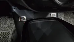 2021 Toyota Prius 1.8, белый — фото 12