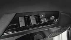 2021 Toyota Prius 1.8, белый — фото 20