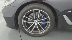 2023 BMW 5-Series 520i M Sport — фото 5