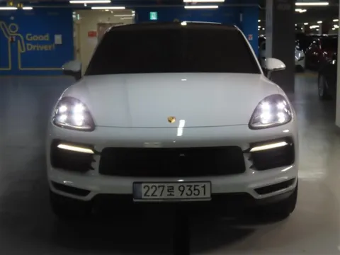 2023 Porsche Cayenne 3.0 E-Hybrid Coupe