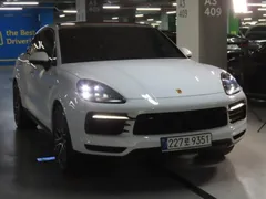 2023 Porsche Cayenne 3.0 E-Hybrid Coupe — фото 2
