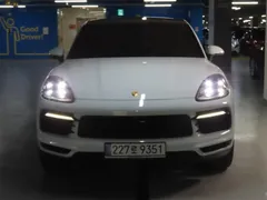 2023 Porsche Cayenne 3.0 E-Hybrid Coupe — фото 13