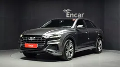 2022 Audi Q8 55 TFSI Quattro Premium, серый — фото 1