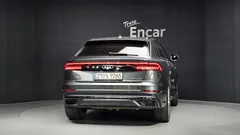2022 Audi Q8 55 TFSI Quattro Premium, серый — фото 4