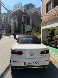 2022 Mercedes-Benz E-Class E450 4MATIC Cabriolet — фото 18