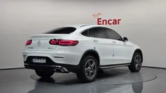 2023 Mercedes-Benz GLC-Class GLC300e 4MATIC Coupe, белый — фото 2