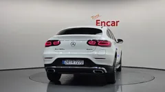 2023 Mercedes-Benz GLC-Class GLC300e 4MATIC Coupe, белый — фото 4