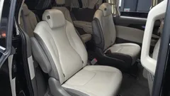 2023 Kia Carnival Gasoline 9-Seater Hi-Limousine — фото 12