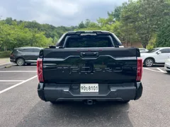 2023 Toyota Tundra 3.5 HEV, чёрный — фото 2