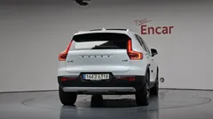 2022 Volvo XC40 B4 Inscription — фото 4