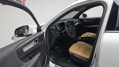 2022 Volvo XC40 B4 Inscription — фото 10