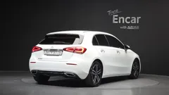 2022 Mercedes-Benz A-Class A220 Hatchback — фото 2