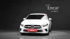 2022 Mercedes-Benz A-Class A220 Hatchback — фото 3