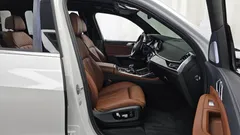 2021 BMW X7 xDrive 40i M Sport 6STR, белый — фото 11