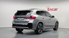 2024 BMW X1 xDrive 20i M Sport, серо-серебристый — фото 2
