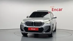 2024 BMW X1 xDrive 20i M Sport, серо-серебристый — фото 3