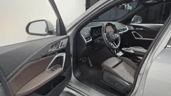2024 BMW X1 xDrive 20i M Sport, серо-серебристый — фото 10