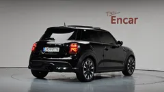2022 Mini Cooper Classic Launch Pack — фото 2