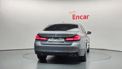 2023 BMW 5-Series 530i Luxury — фото 4
