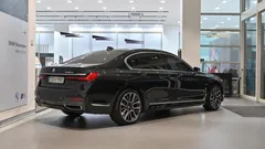 2022 BMW 7-Series 745Le iPerformance M Sport — фото 2