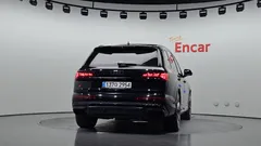 2025 Audi SQ7 4.0 TFSI Quattro — фото 4