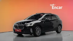 2023 BMW 2-Series 220i Luxury, чёрный — фото 1