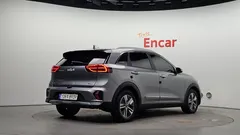 2022 Kia Niro 1.6 HEV, серо-серебристый — фото 2