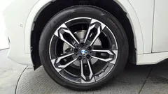 2024 BMW X1 xDrive 20i M Sport, белый — фото 5