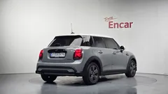 2023 Mini Cooper 5Door Classic Launch Pack — фото 2