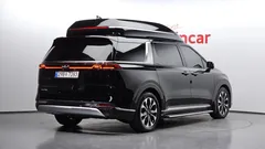 2023 Kia Carnival Diesel 7-Seater Hi-Limousine — фото 2