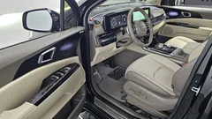 2023 Kia Carnival Diesel 7-Seater Hi-Limousine — фото 10