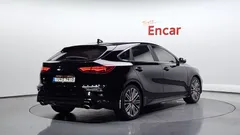 2022 Kia K3 1.6 Turbo GT 5Door — фото 2