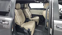 2022 Toyota Sienna 2.5 Hybrid 2WD, серый — фото 16