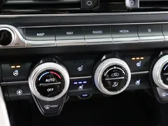 2022 Genesis G70 Gasoline 2.0T 2WD — фото 10