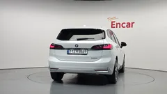 2023 BMW 2-Series 220i Advantage, белый — фото 4
