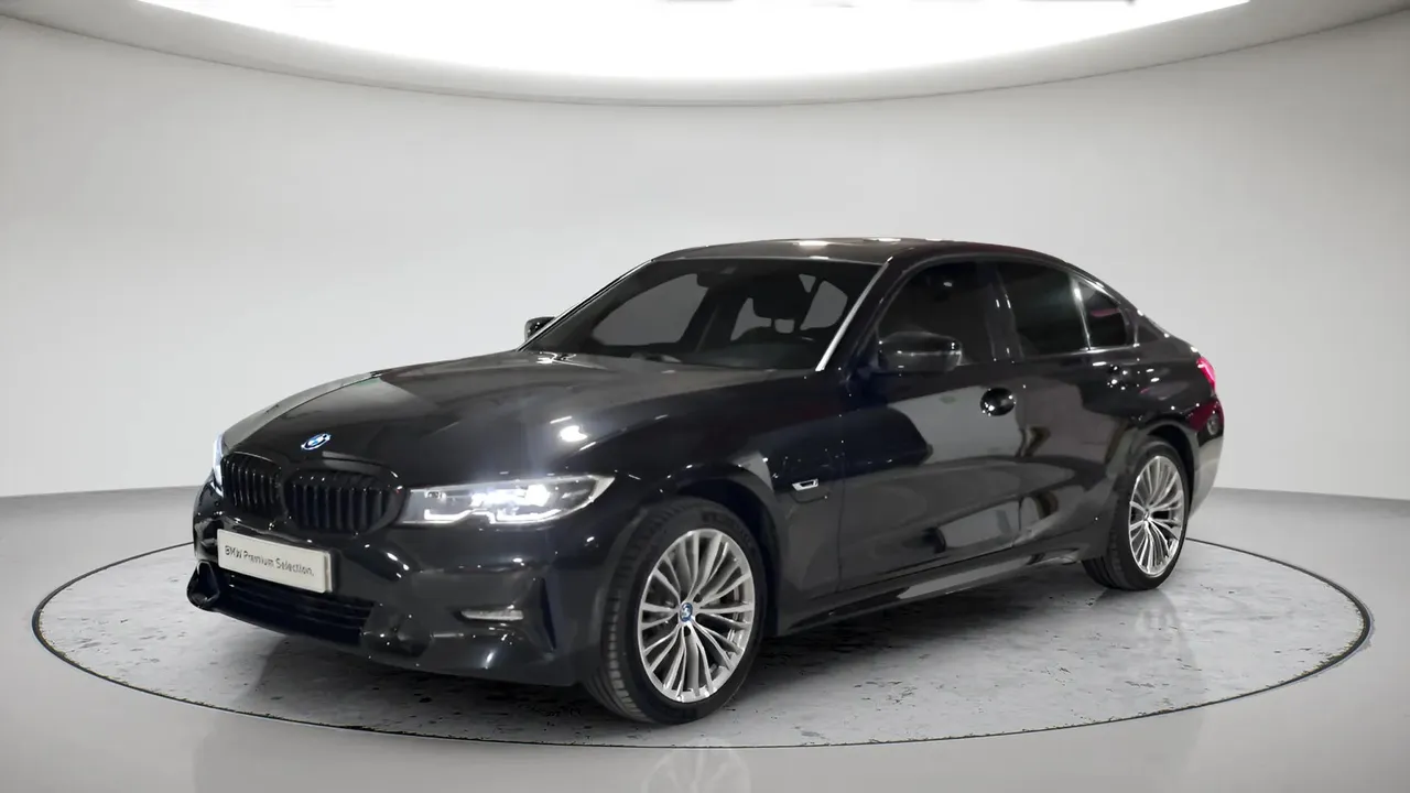 2022 BMW 3-Series 320e Luxury