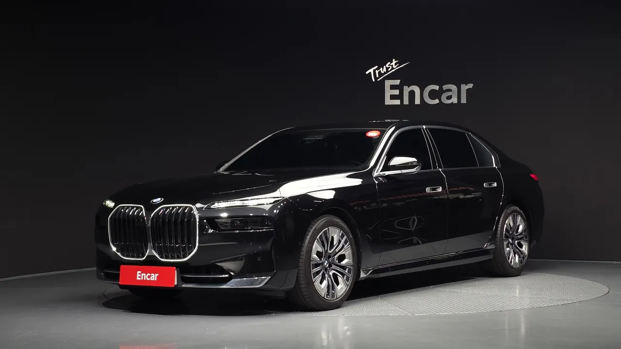 2023 BMW 7-Series 740i sDrive Design Pure Excellence