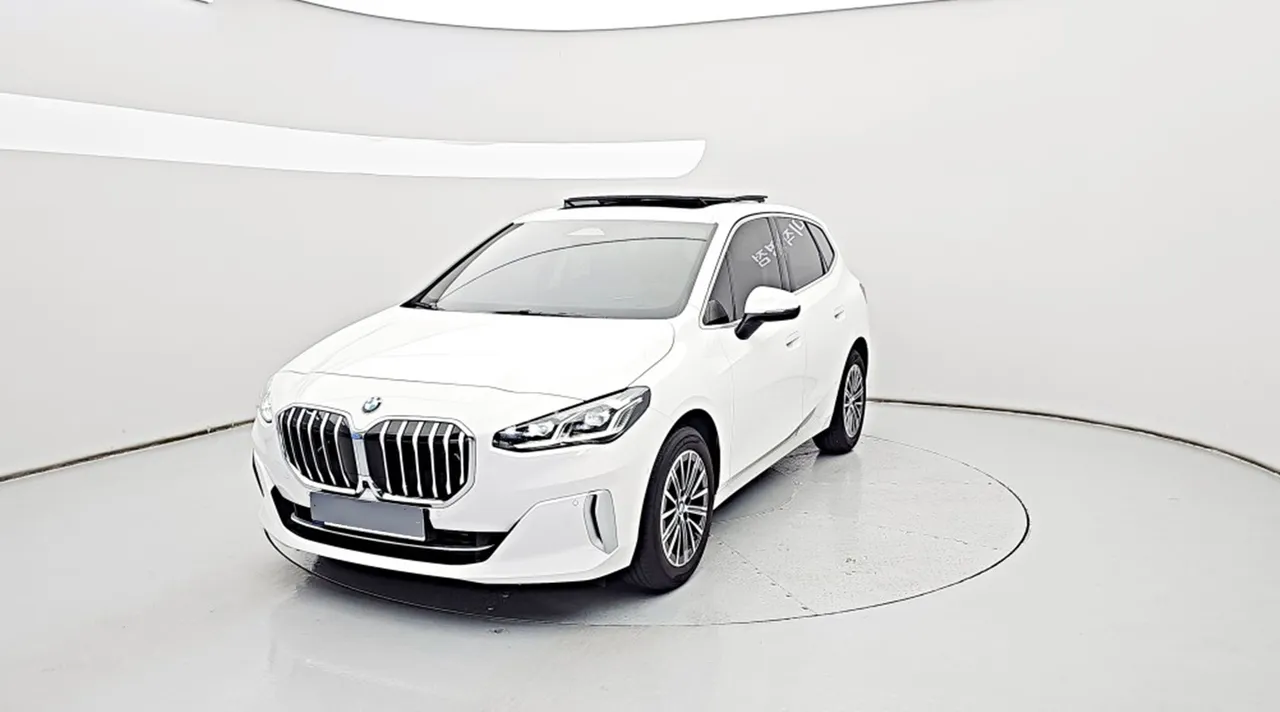 2024 BMW 2-Series 220i Luxury