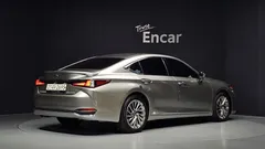 2022 Lexus ES Executive — фото 2