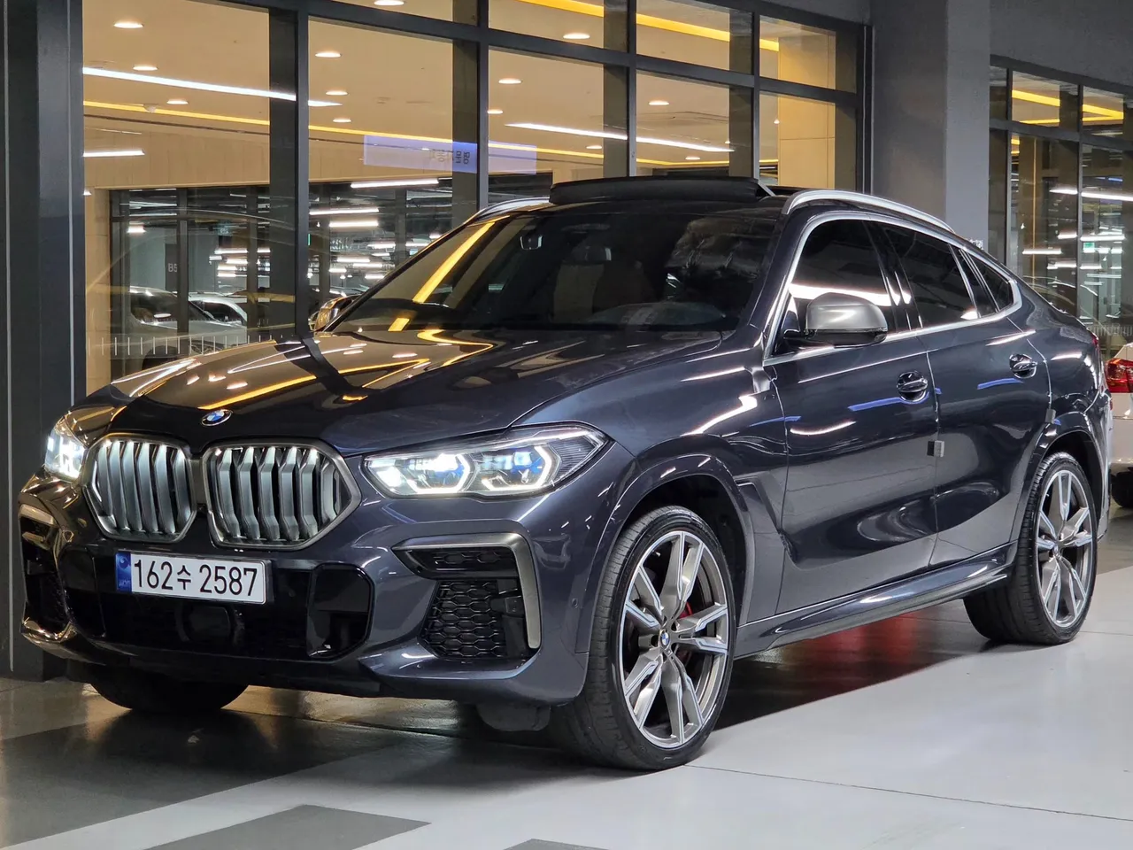 2022 BMW X6 M50i