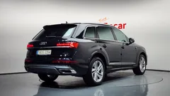 2021 Audi Q7 45 TDI Quattro Premium, чёрный — фото 2