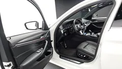 2023 BMW 5-Series 520i M Sport — фото 10